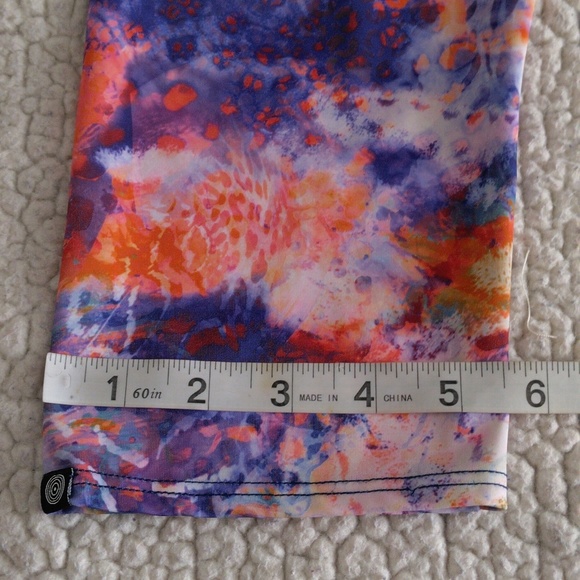 Onzie S/M Watercolor Tie Dye Crop Leggings - Picture 5 of 11